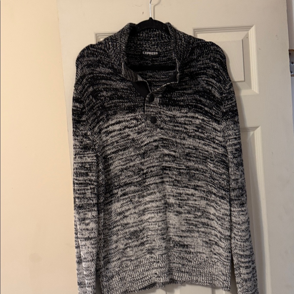 Express Sweater Men's L Gray V-Neck buttoned Long Sleeve Pullover